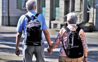 Szczęśliwi emeryci w podróży z oszczędności w ramach PPK