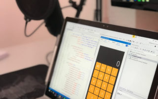 Laptop i kodowanie na home office - pracy zdalnej