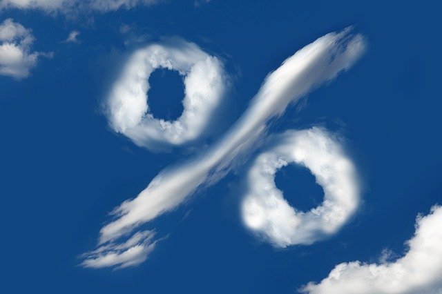 procent - znak na niebie z chmur zdjęcie